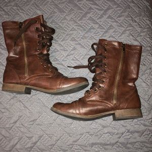 Combat boots
